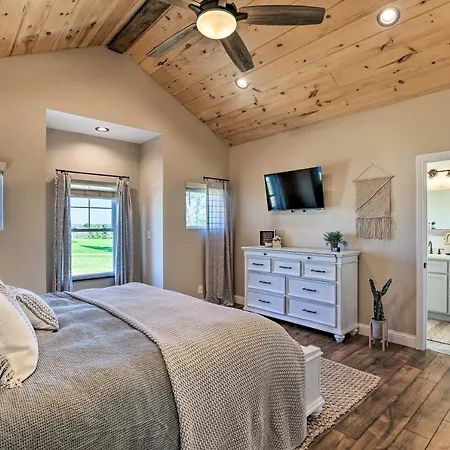 Villa Chic Williamstown Retreat With Pool And Hot Tub! Exterior foto