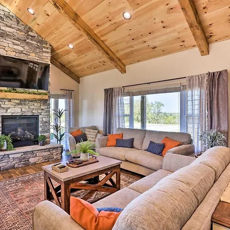 Villa Chic Williamstown Retreat With Pool And Hot Tub! Exterior foto