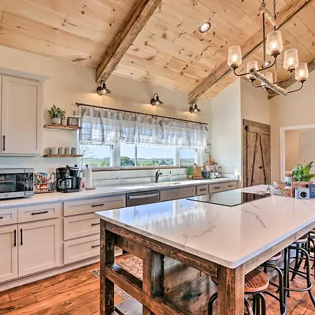 Villa Chic Williamstown Retreat With Pool And Hot Tub! Exterior foto