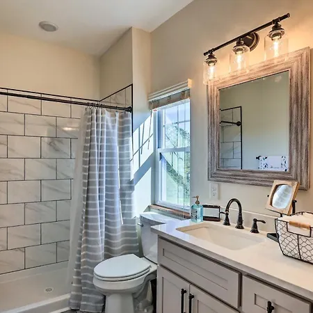 Villa Chic Williamstown Retreat With Pool And Hot Tub! Exterior foto