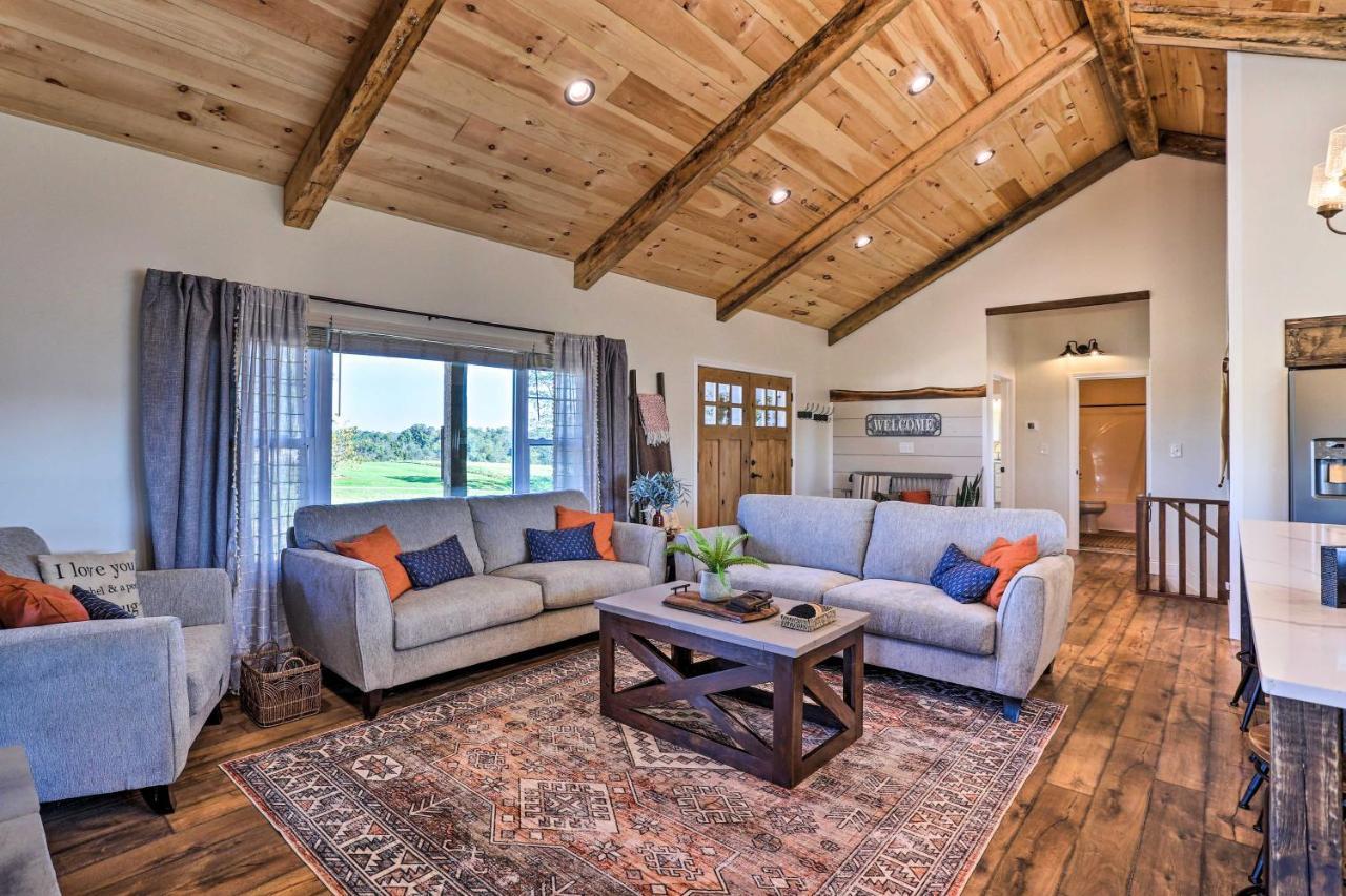 Chic Retreat With Pool And Hot Tub! *