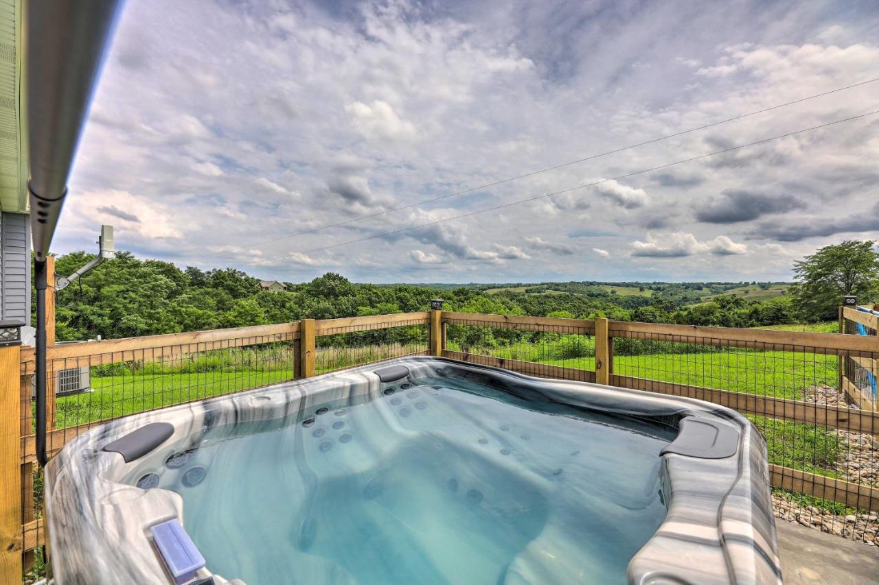 Chic Retreat With Pool And Hot Tub!