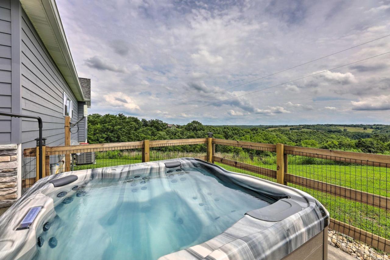 Chic Retreat With Pool And Hot Tub! Holiday home *